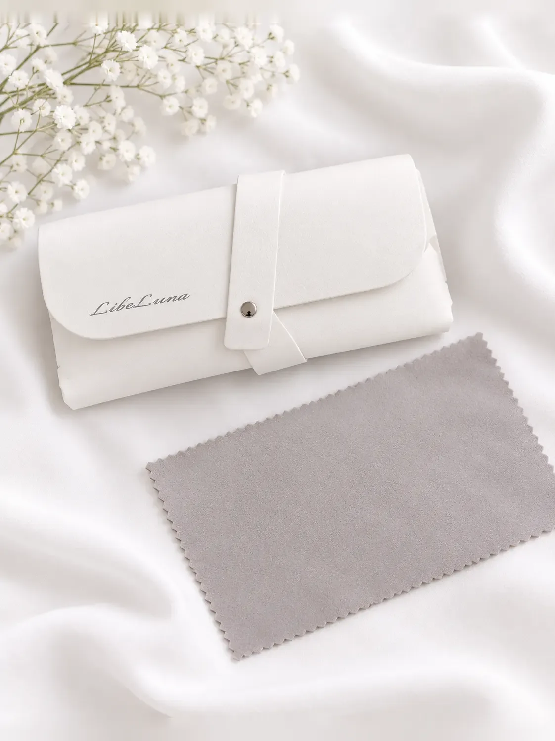 Estuche LibeLuna blanco con paño de limpieza
