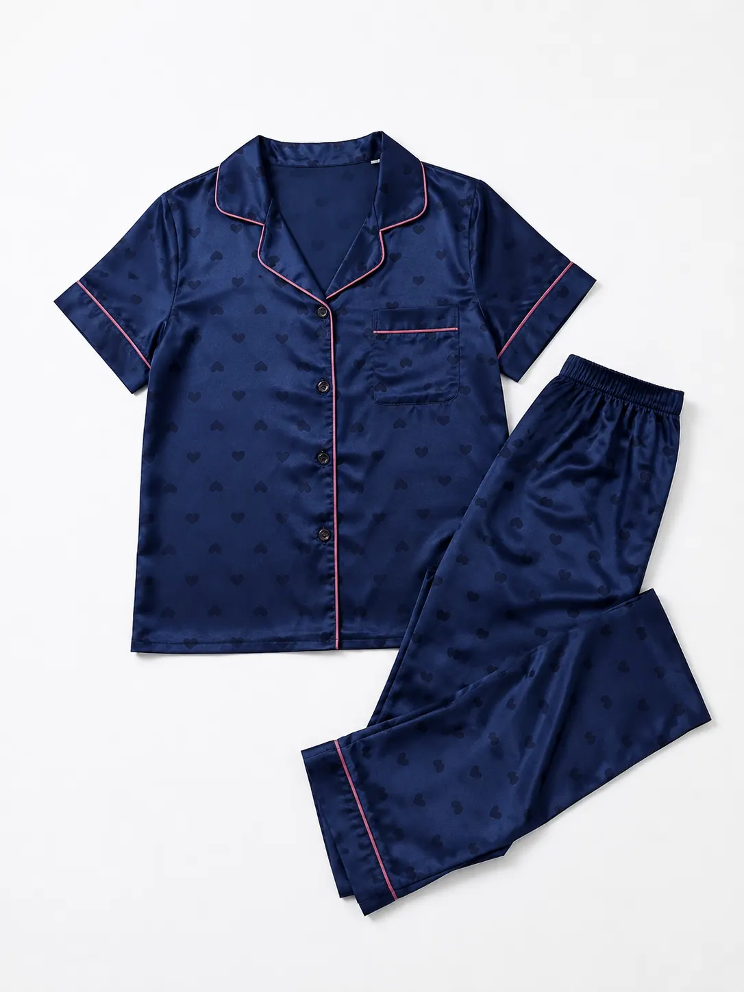 Pijama Clásica Azul con Corazones extendida en plano, camisa y pantalón