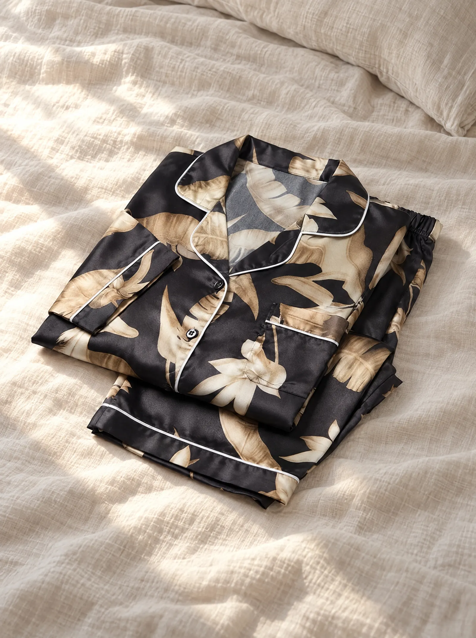 Pijama Satinada Floral doblada